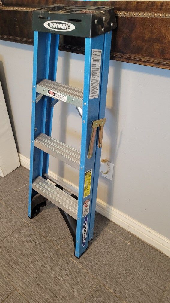 4 FT LADDER