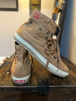Brown Levi’s Hightop Canvas Shoes Size Mens 7 Woman’s 8 1/2