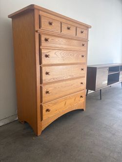 Wooden dresser, light wood