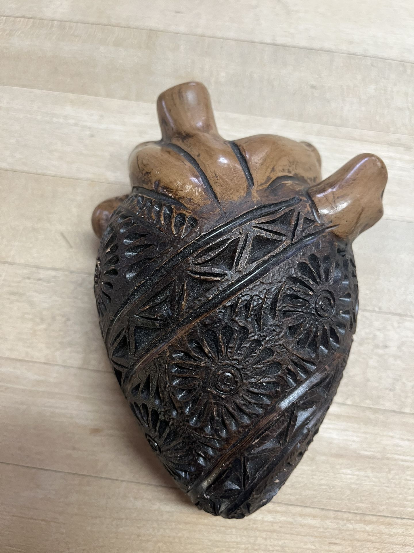 Adolfolina Barro Artesanal Hand Carved Heart