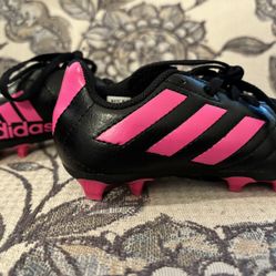 ** Kids Pink & Black Adidas Soccer Cleats (size 10)! ** FABULOUS CONDITION! **
