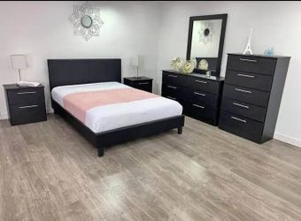 Bedroom Set *** Sold Separately Too ****** Juego De Cuarto **** Se Puede Vender Por Separado ***