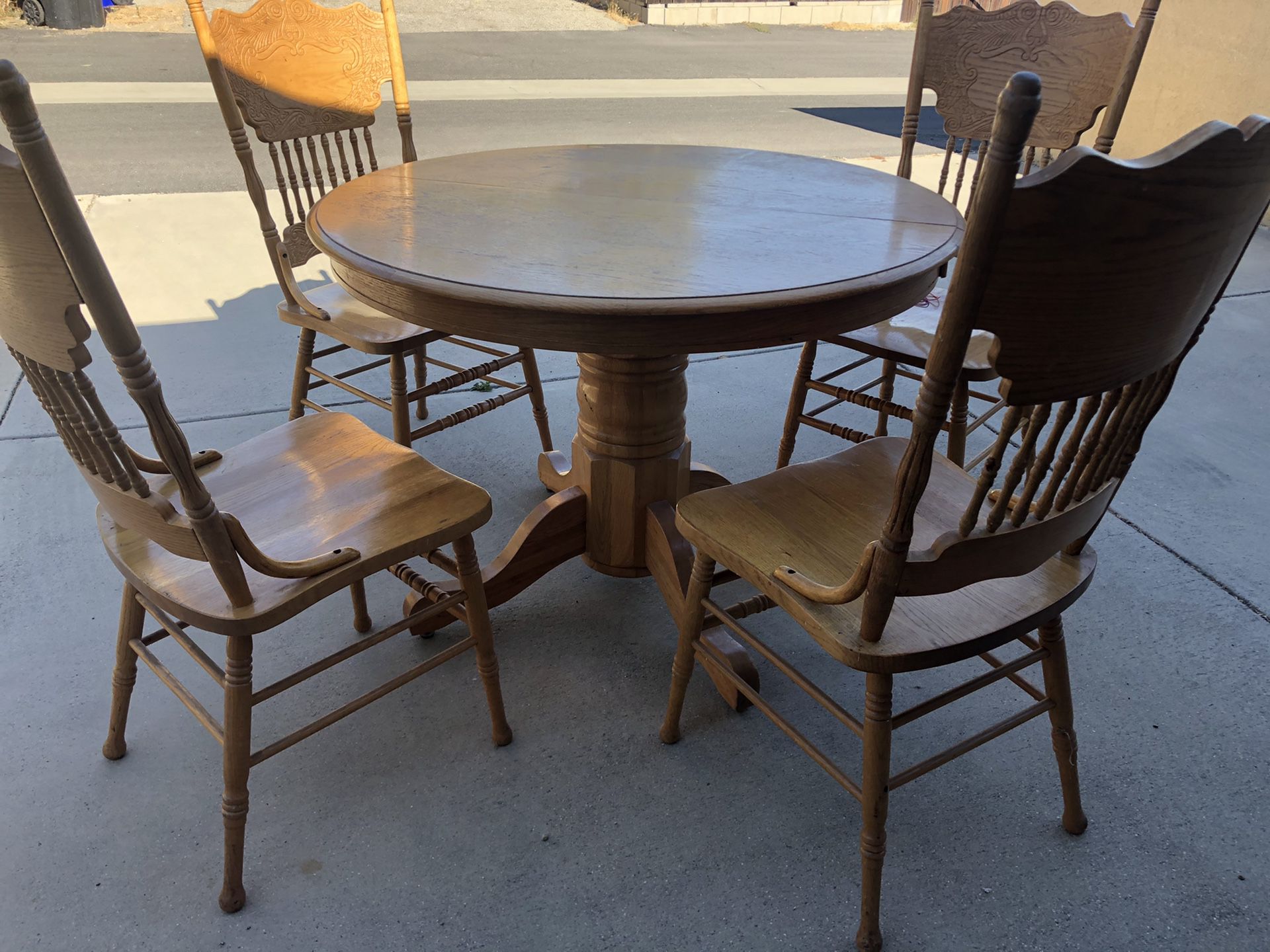 Solid Oak Kitchen Table with leaf & 6 chairs