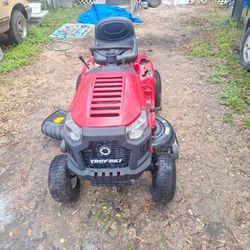 Riding lawnmower 
