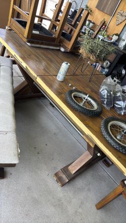 Table & chairs