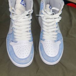 Jordan 1 Hyper Royal 