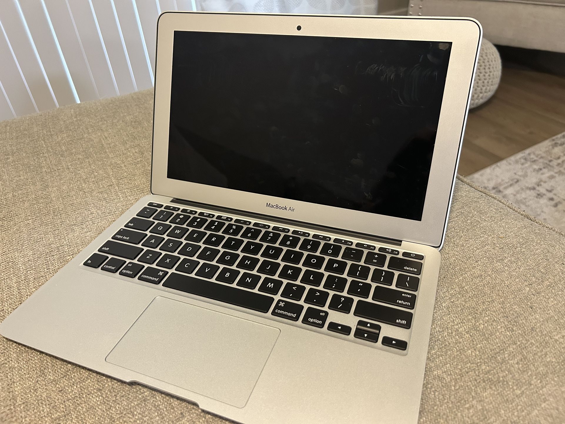 Like New Mac Book Air! 11.6in