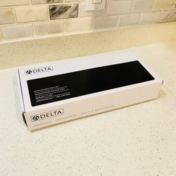 Delta 567LF-BLGPM-PP - Modern Single Handle Bathroom Faucet in Matte Black NEW Open Box