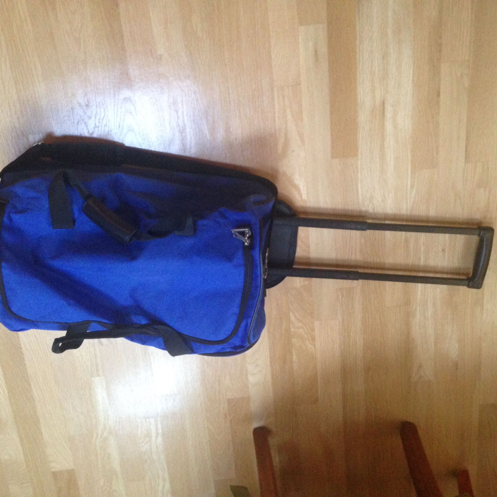 Luggage - large 22" long duffle bag with wheels and expanding handle