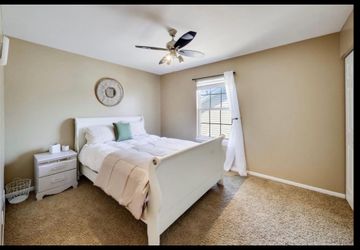 Queen sleigh bed
