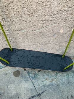 Slackers Skateboard Swing with Green Ropes