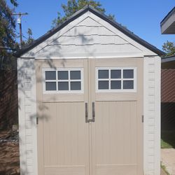 Rubbermaid, 7 / 7 vinyl shed. Like new excellent condition $800.