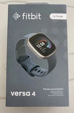 Fit Bit VERSA 4 PLATINUM CASE WITH WATERFALL BLUE INFINITY BAND