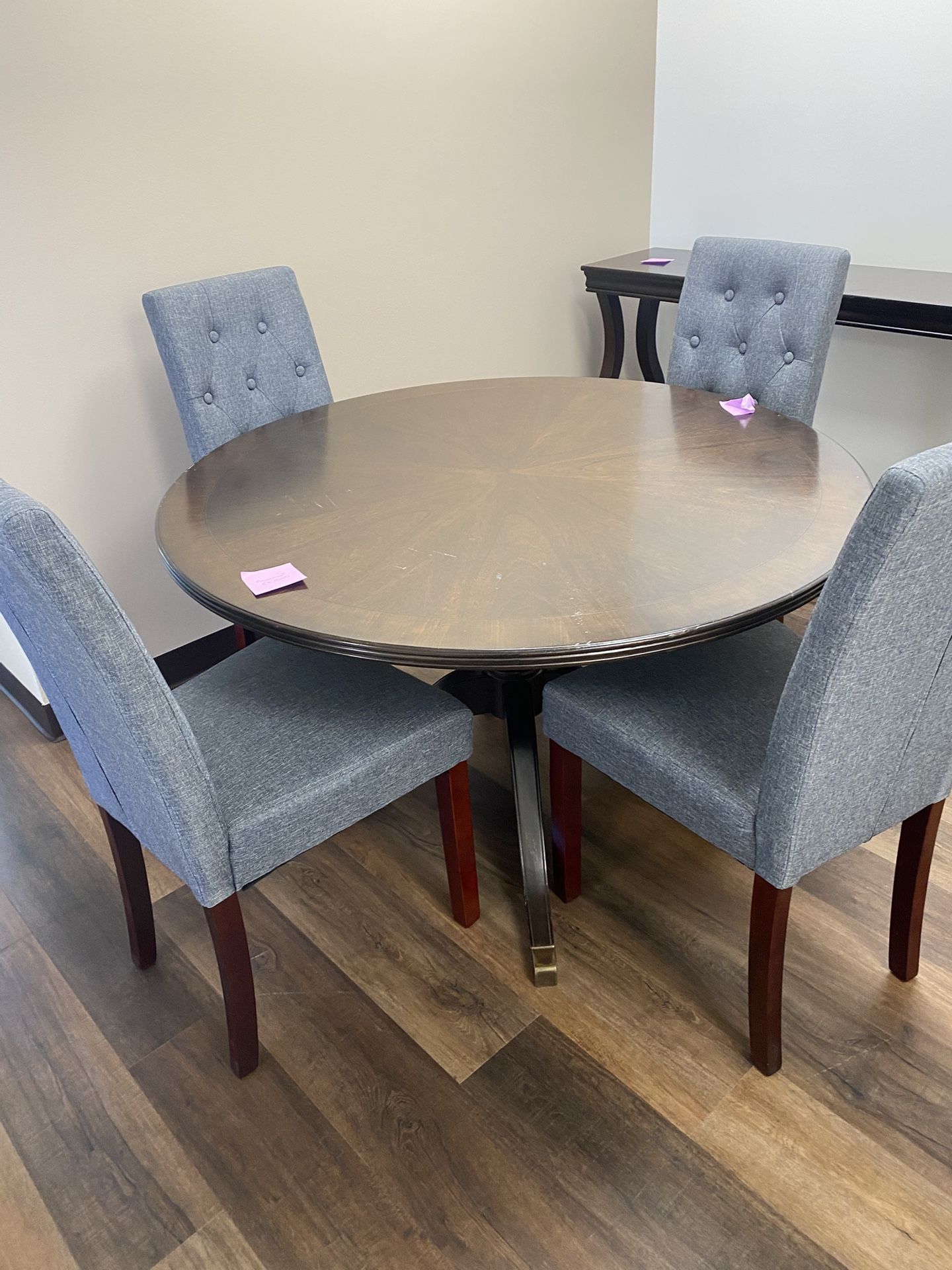 Round Table With Chairs