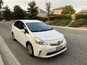 2014 Toyota Prius V TWO