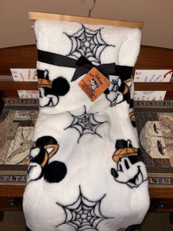Mickey/Minnie Halloween Faux Fur Blanket