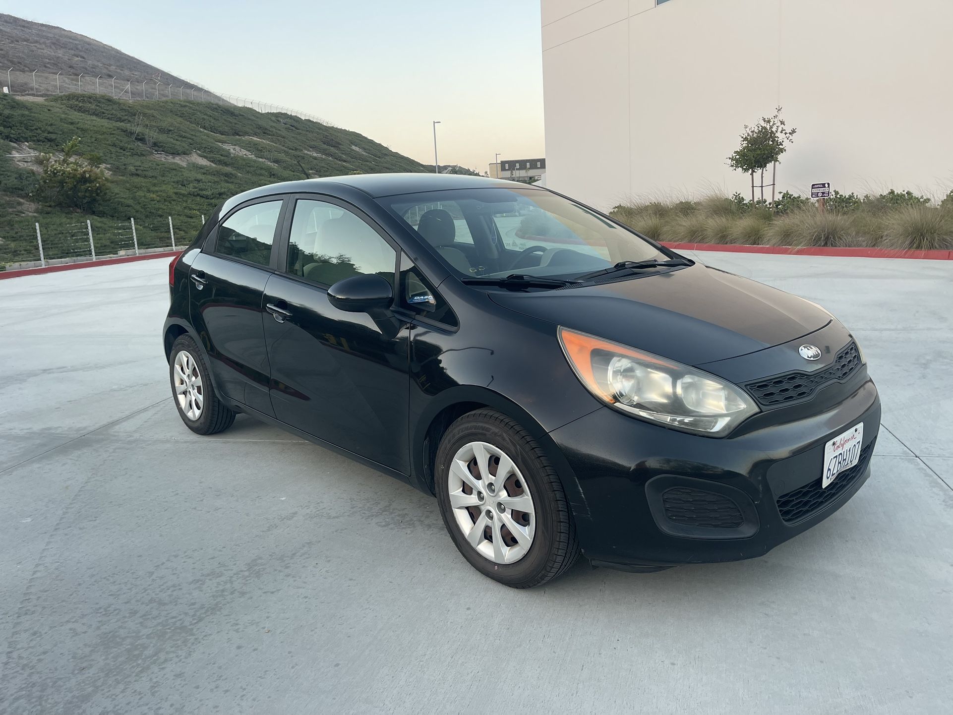 2013 Kia RIO LX HATCHBACK/CLEAN TITLE/SMOG