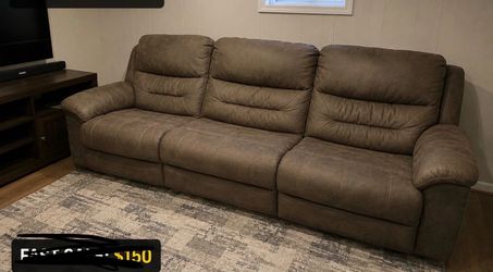 Couch set (in Auburn storage unit)