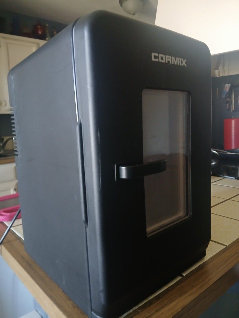 Mini Fridge/ Cooler