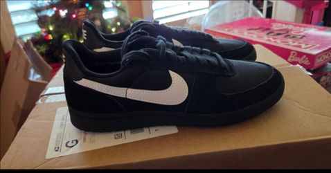 7.5 Men's Nike General Field Sneakers Black and White