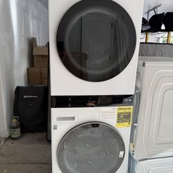 LG Stack Washer And Dryer Brand New Gas 