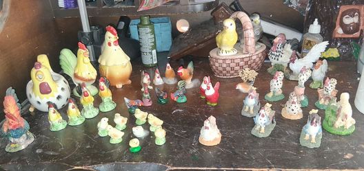 Roosters deco and 1 set salt and pepper shakers