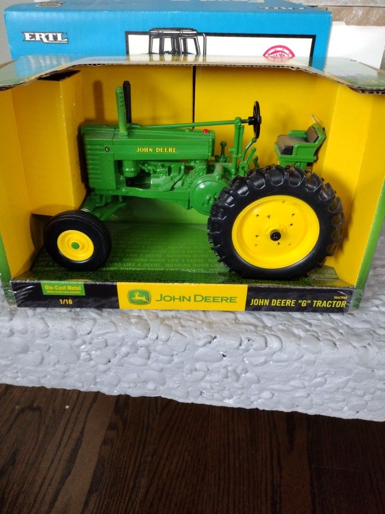 1/16 Scale Tractor 