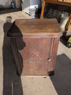 Sewing machine cabinet