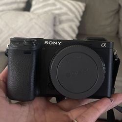 Sony Camera Alpha 6400 Mirrorless & Extra Equipment