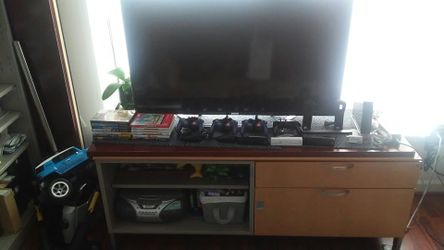 Sanyo TV , wii, wii games , and wii accessories