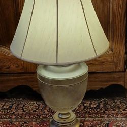 Oversized URN SHAPED GLASS TABLE LAMP. Vintage HOLLYWOOD REGENCY! - $55 (Washington Park, i25 and Alameda, Denver)