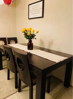Dining Table for Sale – KALSA  KALSA dining table in excellent condition. Very well maintained, with no damage, scratches, or defects.  The table come