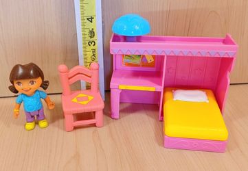 Dora the Explorer Figure & Transforming Furniture