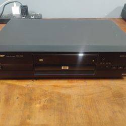 Pioneer  DV525 DVD / CD Player