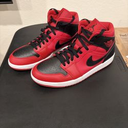 Mens Nike Air Jordan 1 Mid Shoes