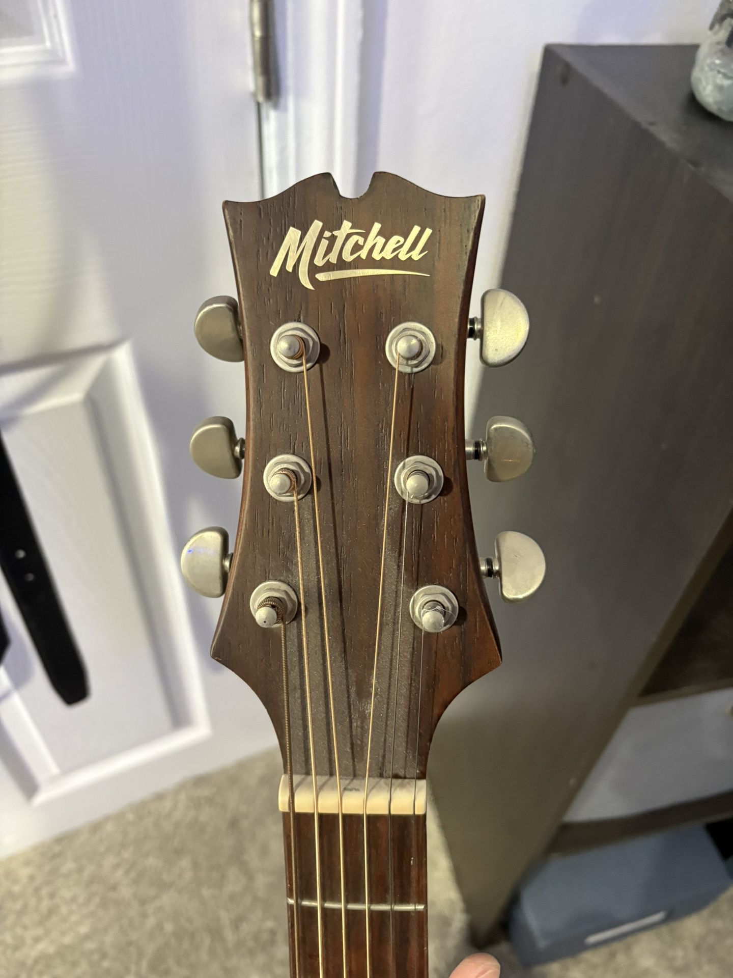 Acoustic Guitar Mitchell