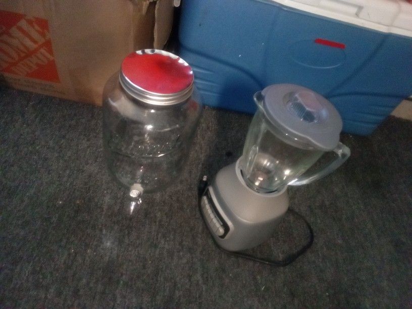 Blender And Juice Container Both Are 15 Or $10 Each