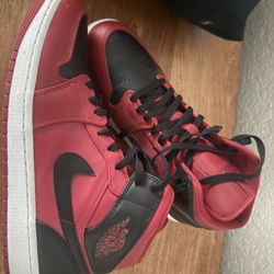 Jordan 1 Mid. Size 11 Men’s 