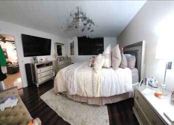 QUEEN BEDROOM SUITE