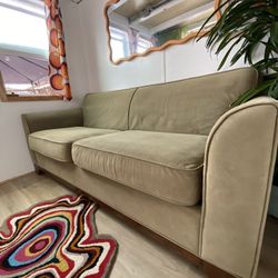 Comfy Green Sofa Couch!