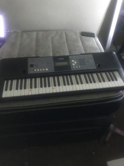 Yamaha PSR E233 keyboard