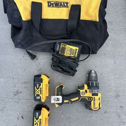 Dewalt Drill 2 5ah Batteries And Charger With Bag 