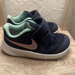 Toddler Nikes 7c