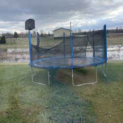 15 FT Trampoline W/ Safety netting