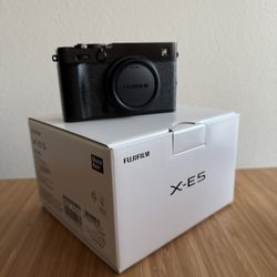 FUJIFILM X-E5 MIRRORLESS CAMERA - BLACK XE5 XE-5