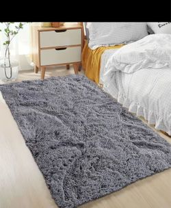 5 x 7 black or gray area rug brand new never been used