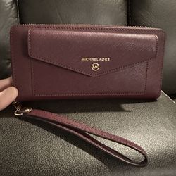 Michael Kors Large Pocket Travel Wallet