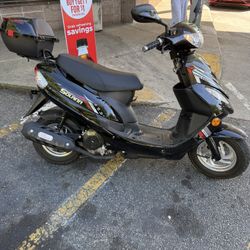 2025 50 cc Solano Scooter