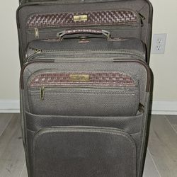 Set of 2 Tommy Bahama Suitcases – Great Condition!