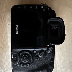 Canon Mark 5D Mark iV And 25-70 Bundle